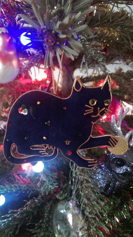 lucky_cat_holding_coin