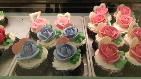 blue_rose_cupcakes_chinatown