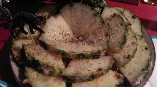 pineapple_with_salt_and_pepper